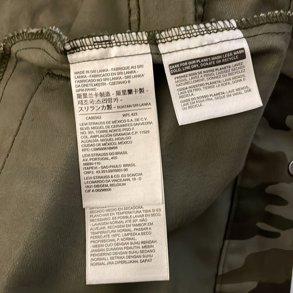 New without tags Levi’s Camo Trucker jacket size 2X - Picture 4 of 6